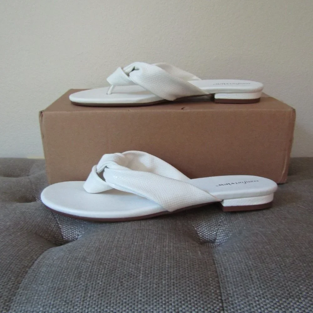 The Cora Sandal by Comfortview